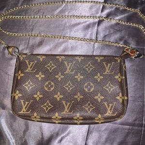 Louis Vuitton pouchette
